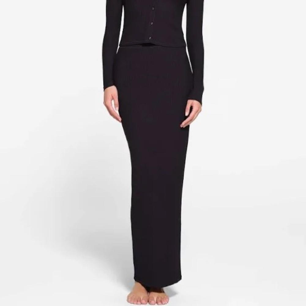 SKIMS soft lounge long skirt black xxs